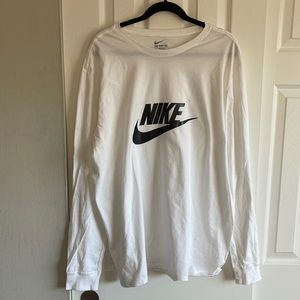 NIKE TEE. Like New